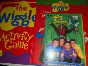Vtg 2002 Wiggles Activity Board Game Yummy Yummy DVD Wiggly Christmas Book